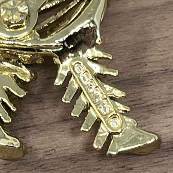 Signed Gerry’s Airedale Terrier Gold tone Emerald Green Eyes Pin Brooch - Picture 5 of 8